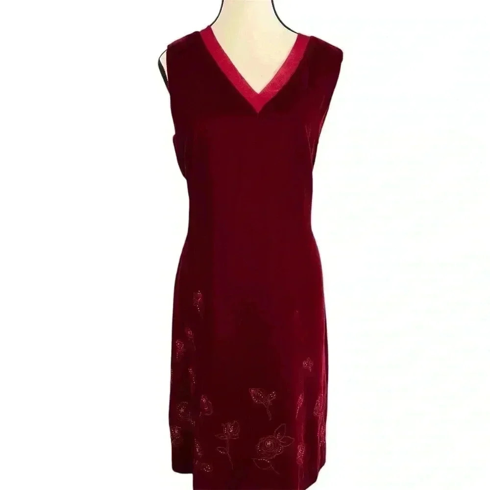 laura ashley christmas dress | Dresses | Laura Ashley Size 2 Burgandy Red Velvet Party Lined Fitted Vtg Style:EE0168BDN size-s-2t Ariana Grande's 'Santa Tell Metallic threading adds a